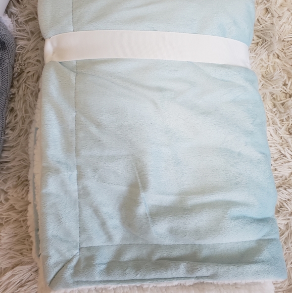 Brand new baby blanket - Picture 2 of 3